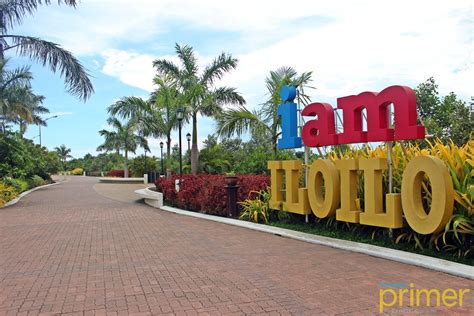 Iloilo Esplanade: Reflecting the beauty of Iloilo .